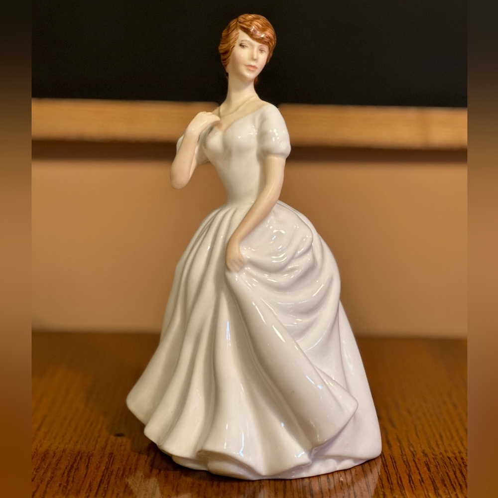 Royal Doulton Vanity Fair Ladies Figurine, Patricia HN2715, Rare Retired, No Box